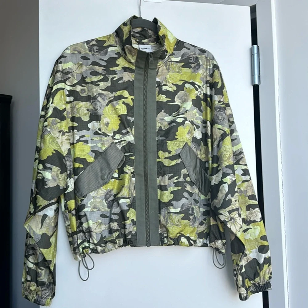 Nike Jacket - Picture 1 of 6